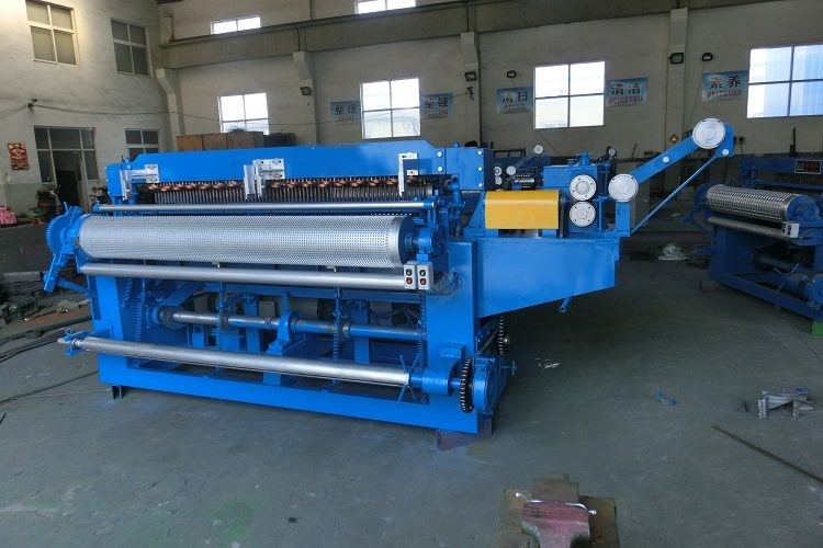 Automatic high speed galvanized steel welded wire mesh machinery Automatic high speed galvanized steel welded wire mesh machinery